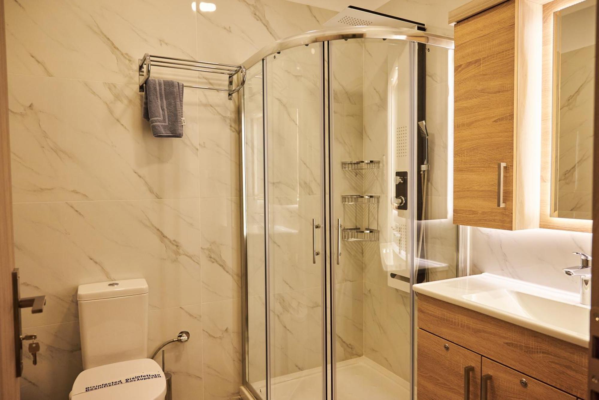 Famissi Suites 1 Калампака Екстериор снимка