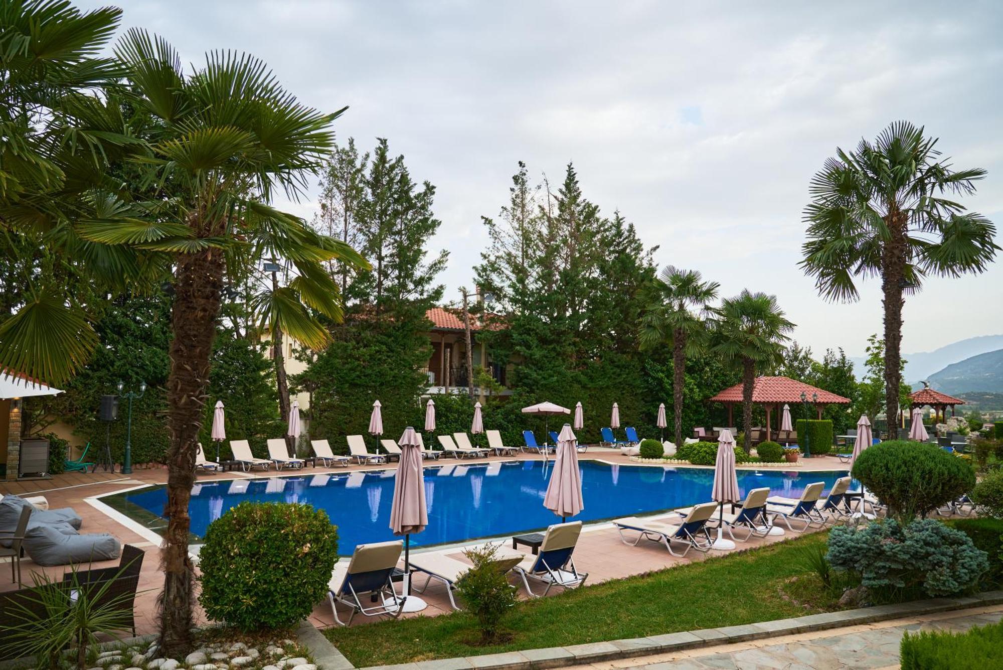 Famissi Suites 1 Калампака Екстериор снимка