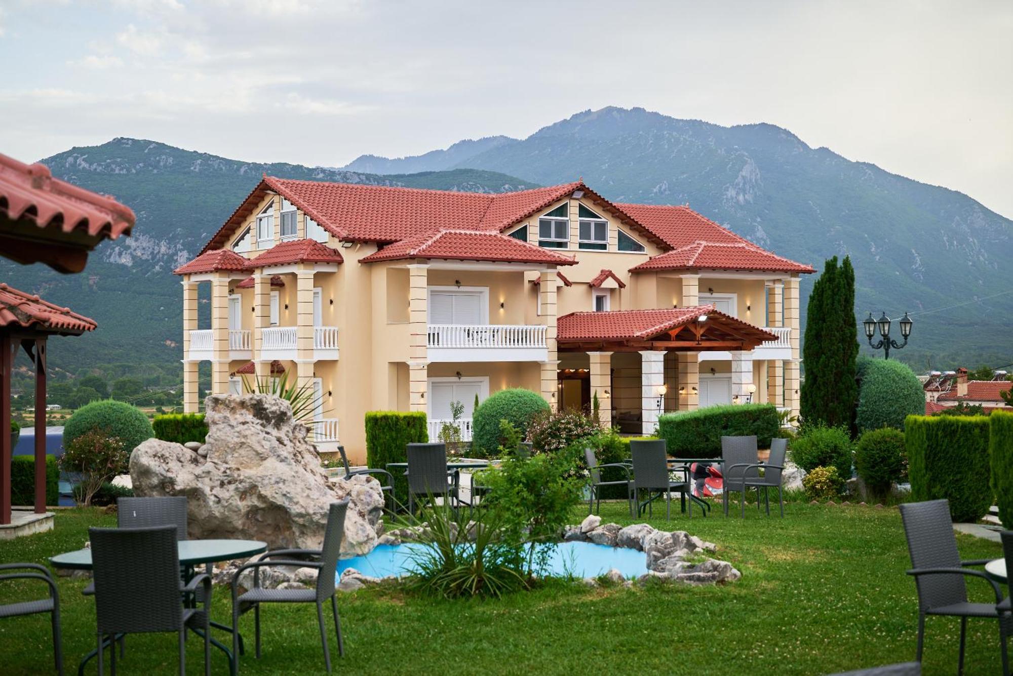 Famissi Suites 1 Калампака Екстериор снимка