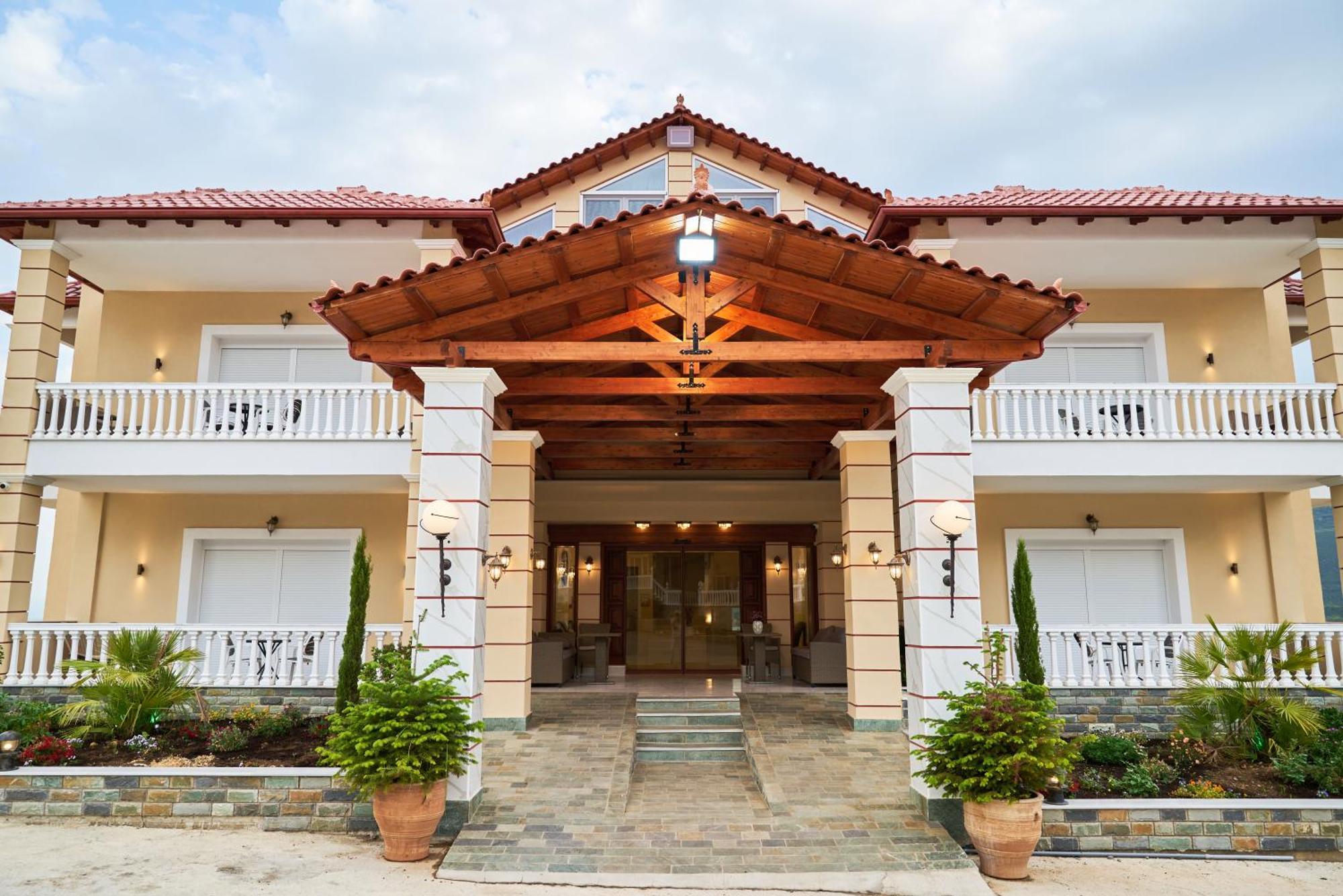 Famissi Suites 1 Калампака Екстериор снимка