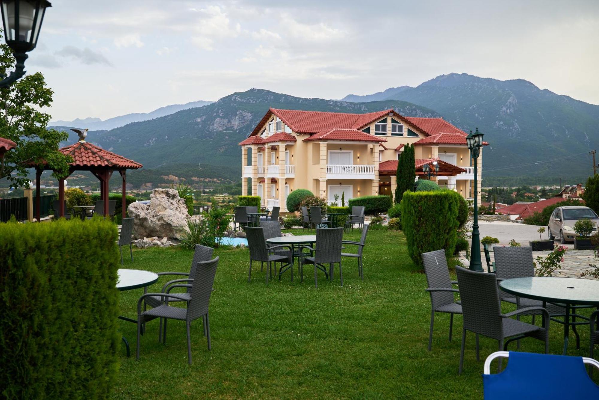 Famissi Suites 1 Калампака Екстериор снимка