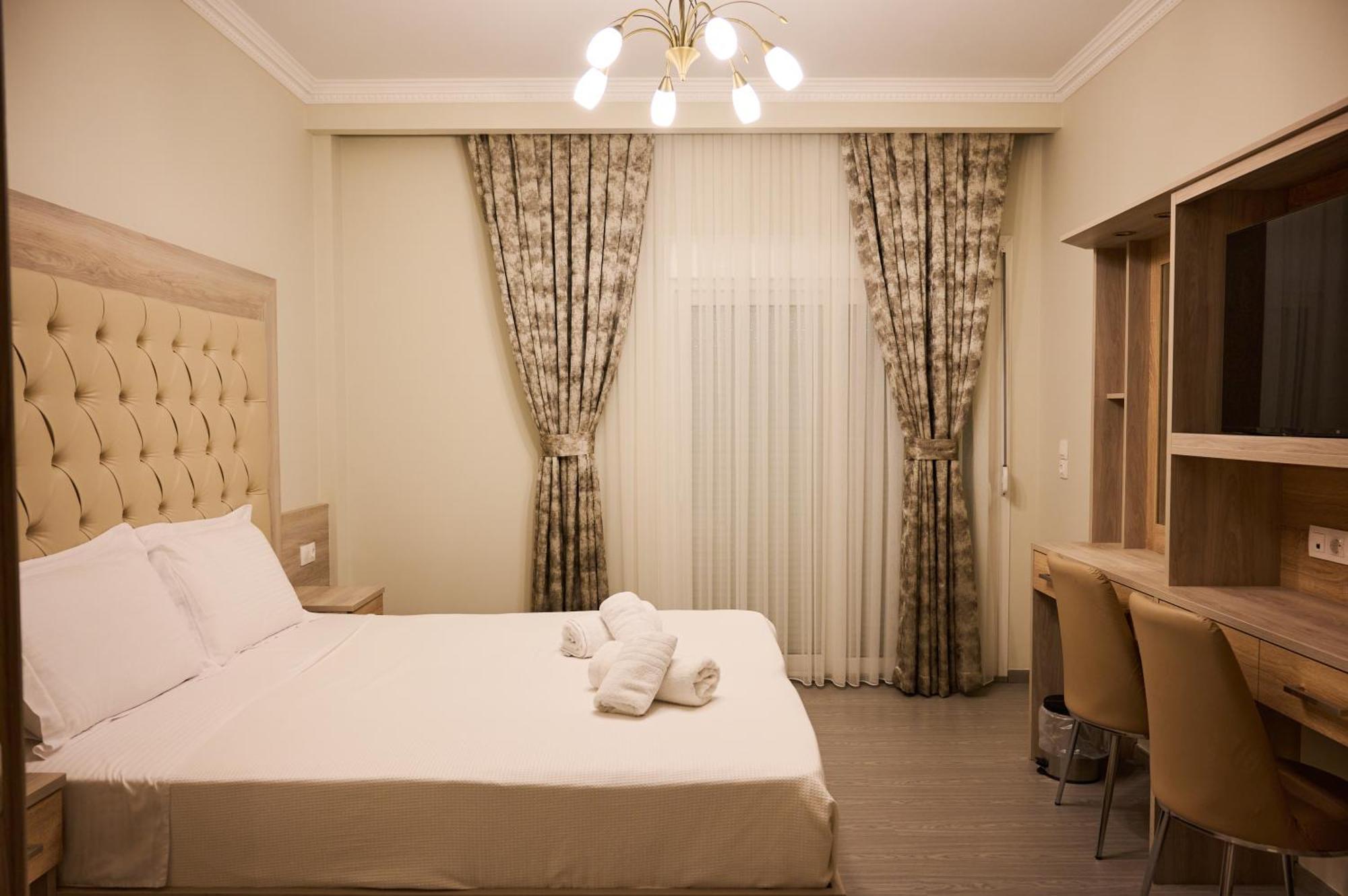 Famissi Suites 1 Калампака Екстериор снимка