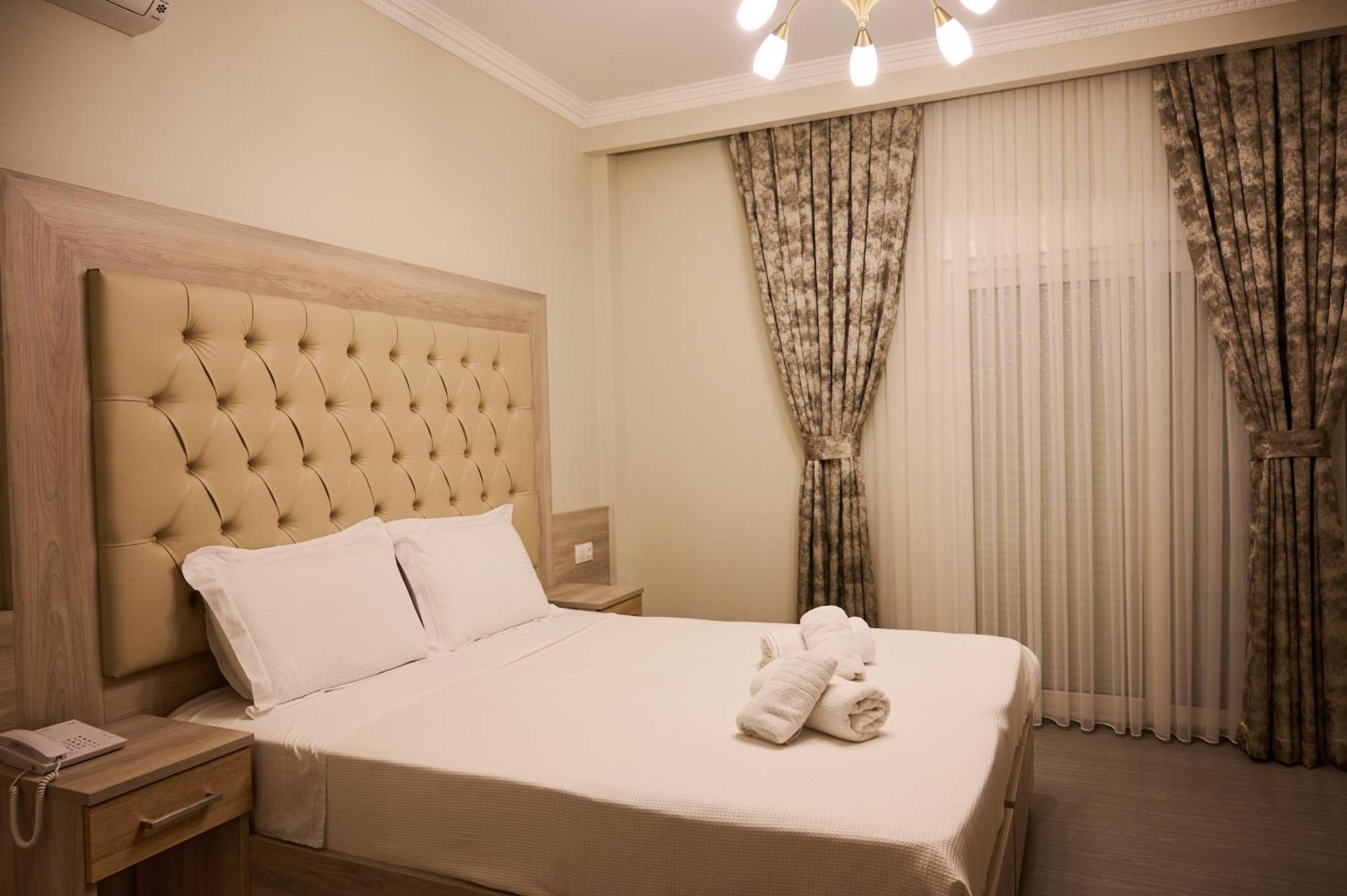Famissi Suites 1 Калампака Екстериор снимка