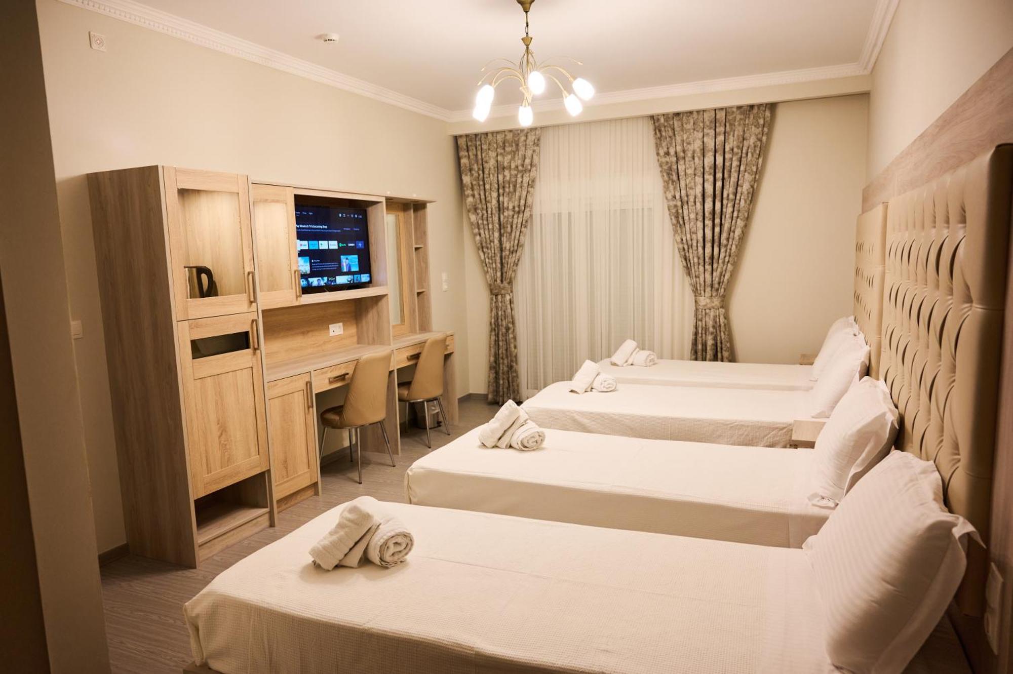 Famissi Suites 1 Калампака Екстериор снимка