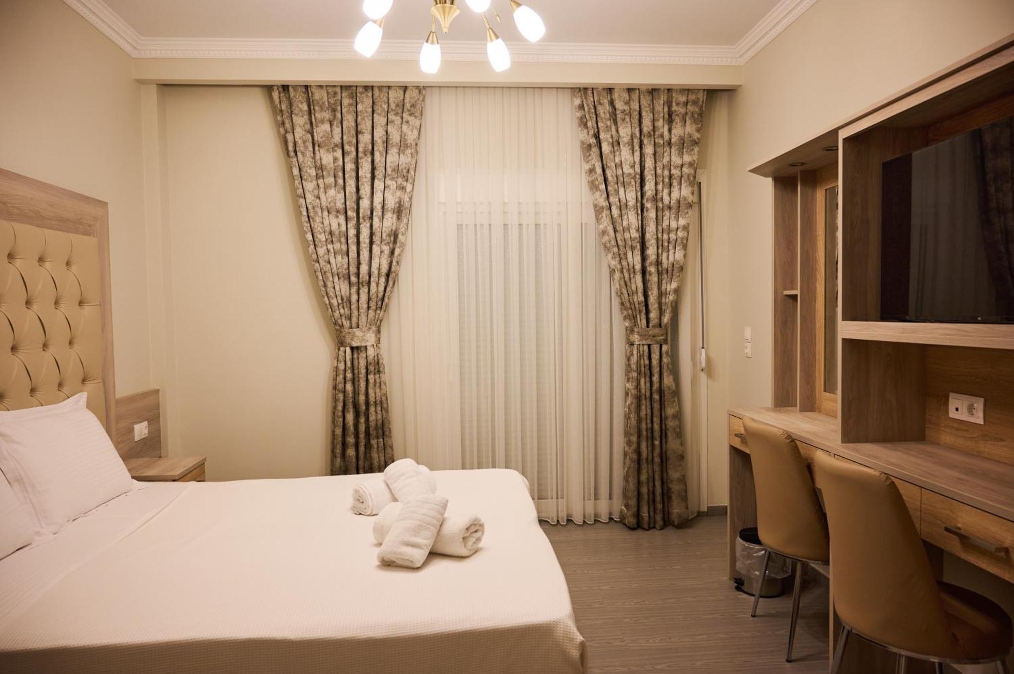 Famissi Suites 1 Калампака Екстериор снимка