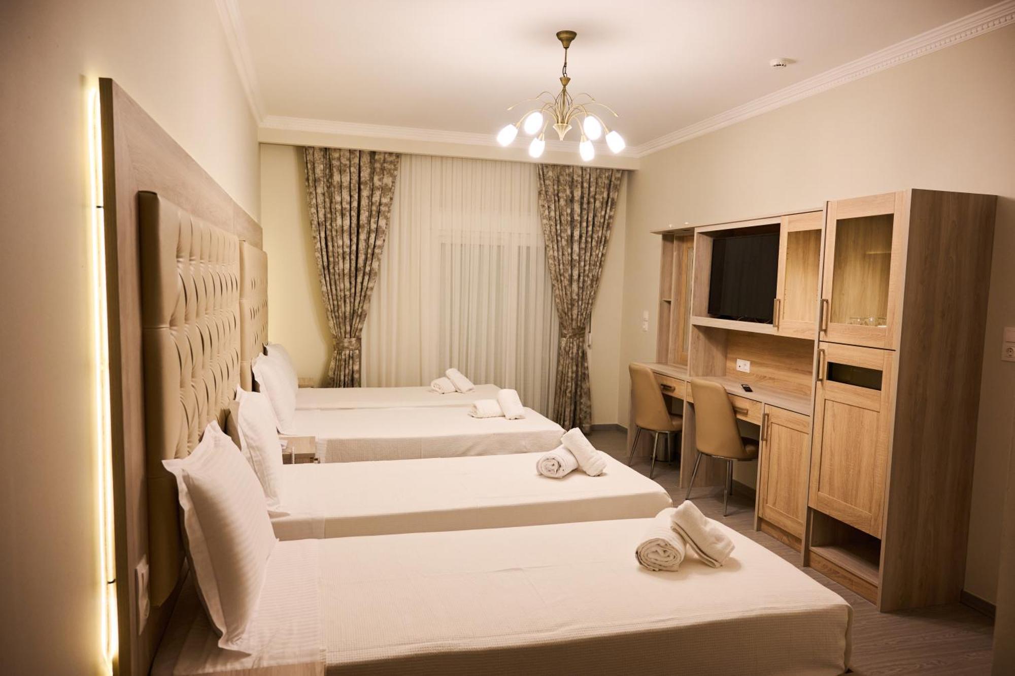Famissi Suites 1 Калампака Екстериор снимка