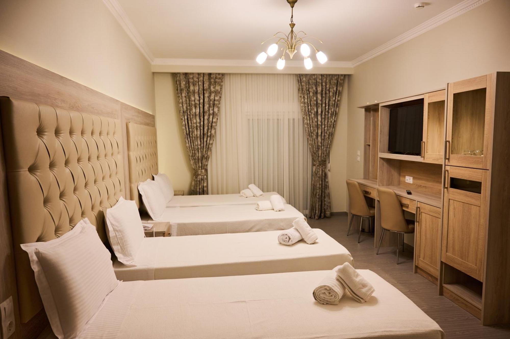 Famissi Suites 1 Калампака Екстериор снимка